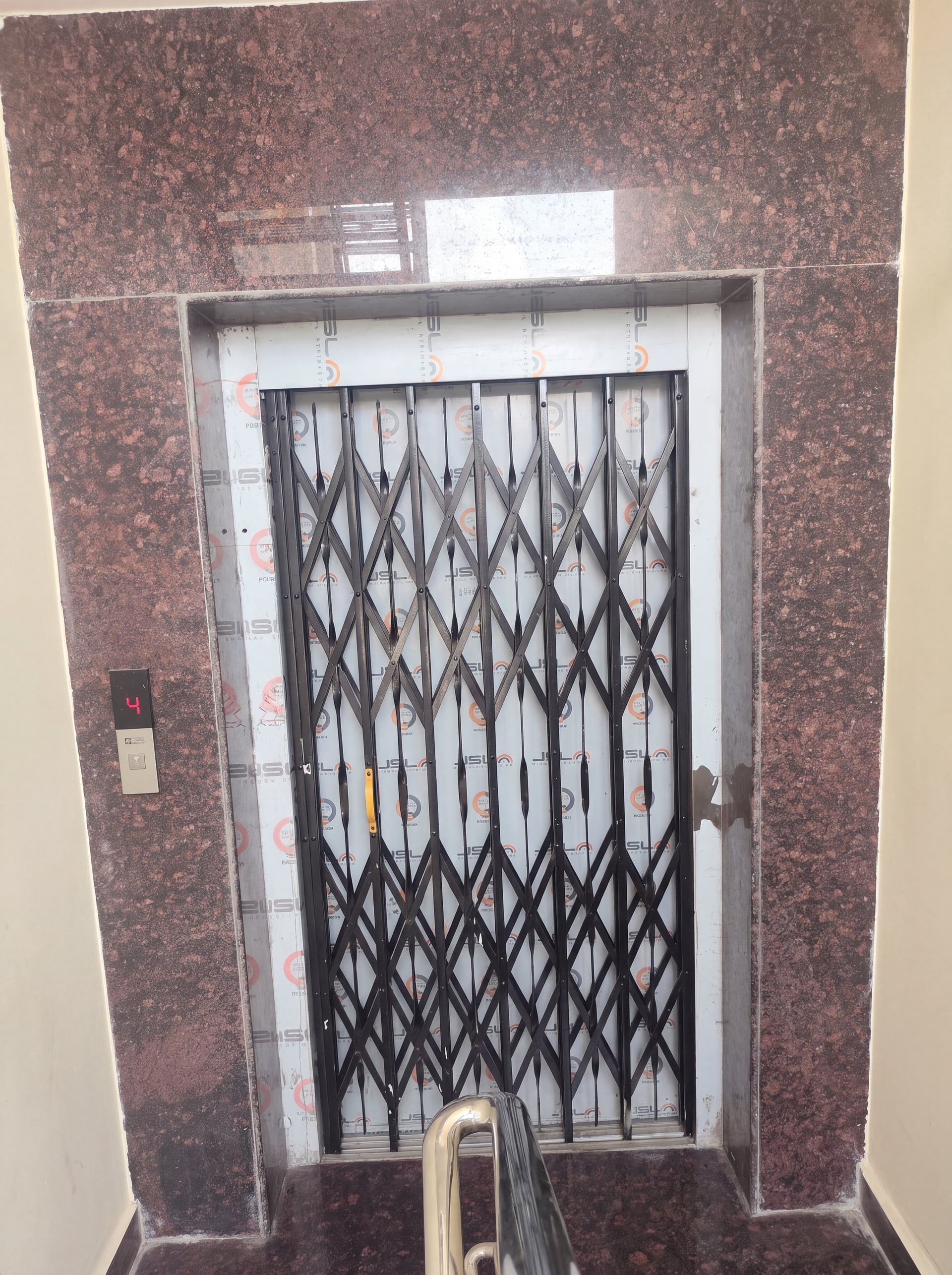 Elevator / Lift