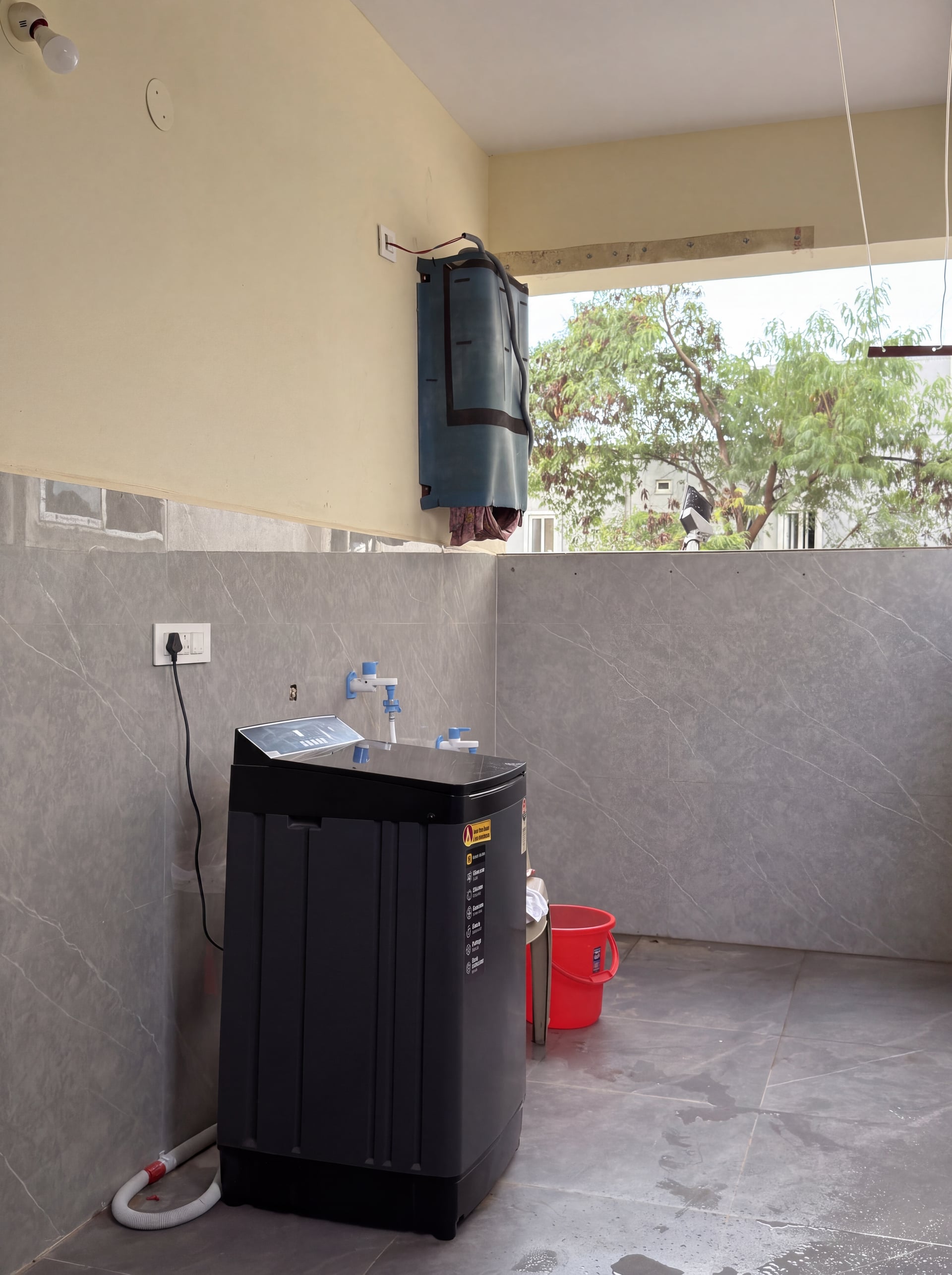 Laundry Area (Washing Machine)