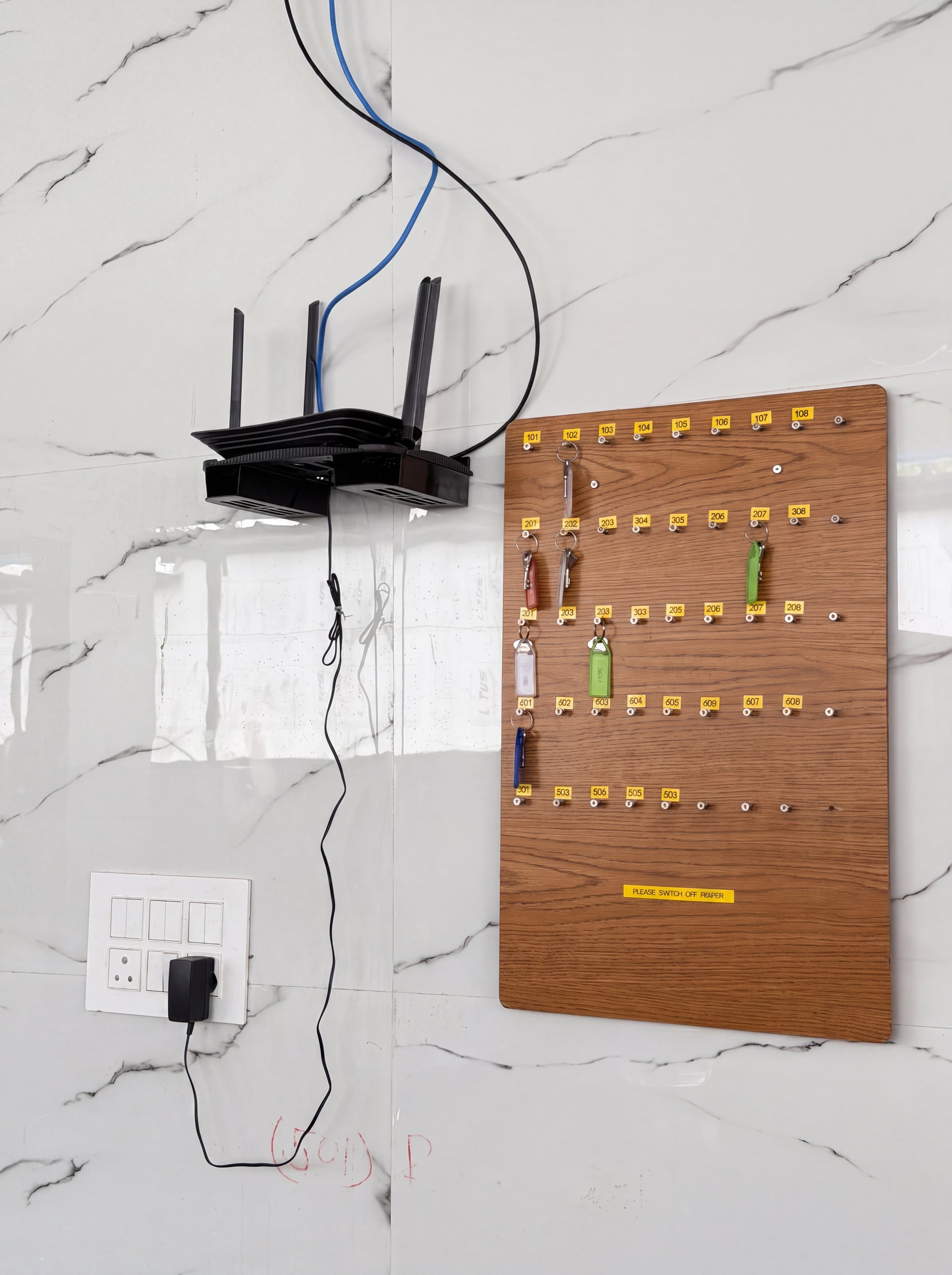 WiFi Router & Key Holder